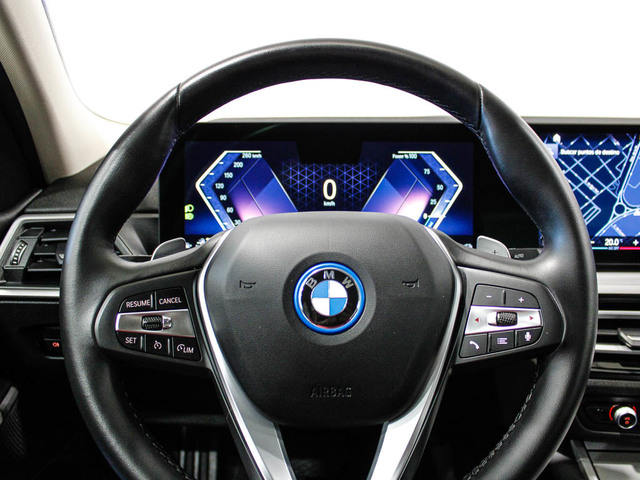 BMW Serie 3 320e color Gris. Año 2024. 150KW(204CV). Híbrido Electro/Gasolina. En concesionario Barcelona Premium -- GRAN VIA de Barcelona