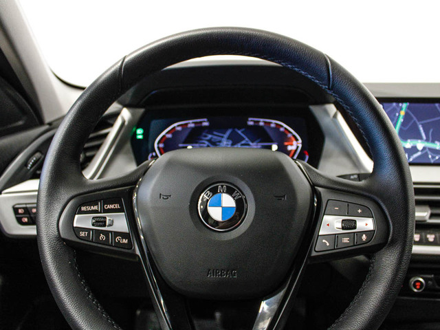 BMW Serie 1 118d color Gris. Año 2024. 110KW(150CV). Diésel. En concesionario Barcelona Premium -- GRAN VIA de Barcelona