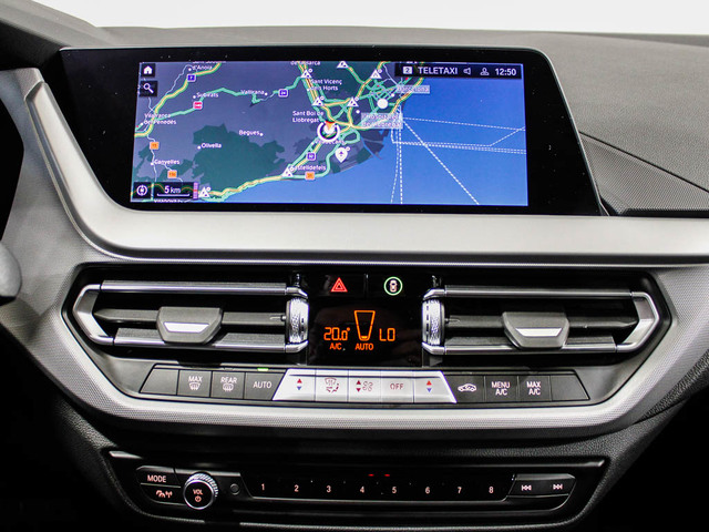 BMW Serie 1 118i color Blanco. Año 2024. 103KW(140CV). Gasolina. En concesionario Barcelona Premium -- GRAN VIA de Barcelona