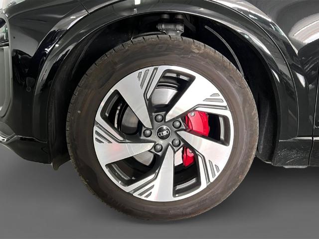 Foto 13 Audi Q6 e-tron Black line quattro 285 kW (388 CV)