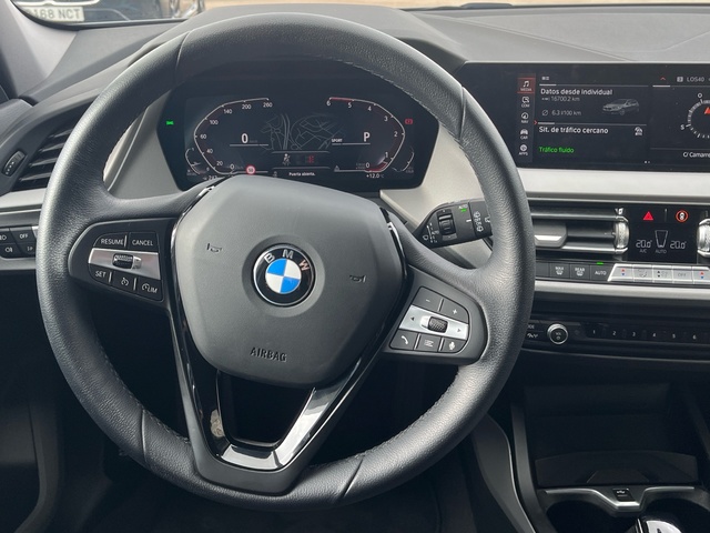 BMW Serie 1 118d color Gris. Año 2024. 110KW(150CV). Diésel. En concesionario Grünblau Motor (Bmw y Mini) de Cantabria