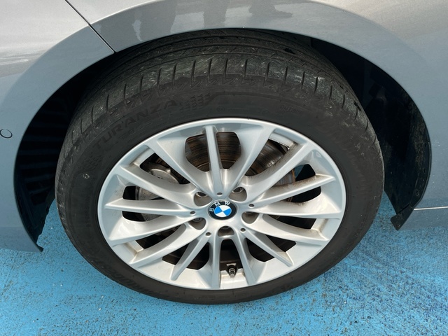 BMW Serie 1 118d color Gris. Año 2024. 110KW(150CV). Diésel. En concesionario Grünblau Motor (Bmw y Mini) de Cantabria