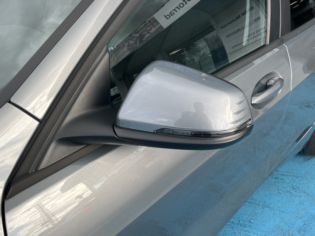 BMW Serie 1 118d color Gris. Año 2024. 110KW(150CV). Diésel. En concesionario Grünblau Motor (Bmw y Mini) de Cantabria