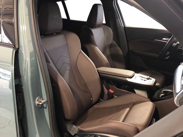 BMW X2 sDrive20d color Verde. Año 2025. 120KW(163CV). Diésel. En concesionario Vehinter Getafe de Madrid