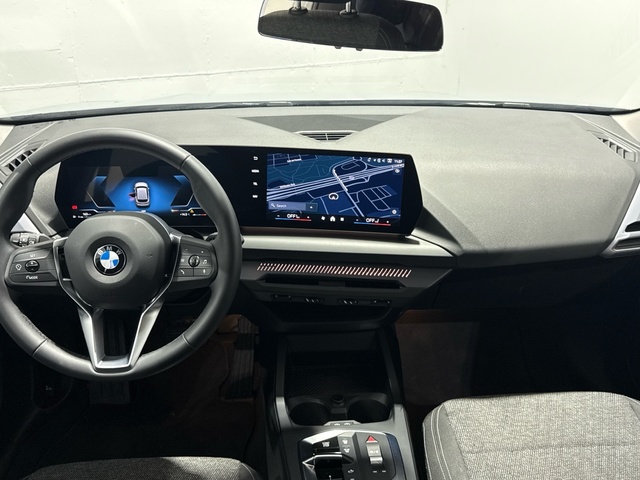 BMW Serie 1 120d color Gris. Año 2025. 120KW(163CV). Diésel. En concesionario Auto Premier, S.A. - GUADALAJARA de Guadalajara