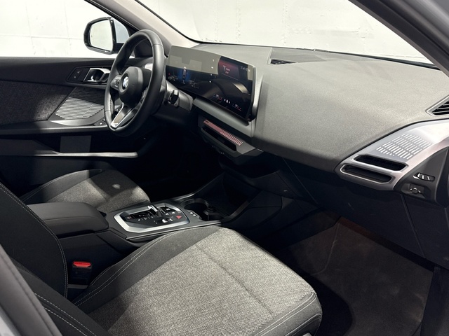 BMW Serie 1 120d color Gris. Año 2025. 120KW(163CV). Diésel. En concesionario Auto Premier, S.A. - GUADALAJARA de Guadalajara