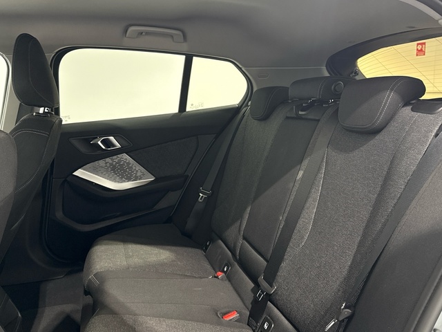 BMW Serie 1 120d color Gris. Año 2025. 120KW(163CV). Diésel. En concesionario Auto Premier, S.A. - GUADALAJARA de Guadalajara