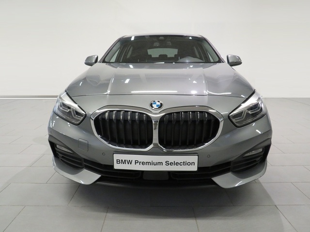 BMW Serie 1 118d color Gris. Año 2024. 110KW(150CV). Diésel. En concesionario Lugauto S.A. de Lugo