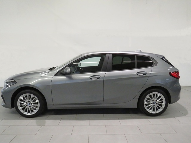 BMW Serie 1 118d color Gris. Año 2024. 110KW(150CV). Diésel. En concesionario Lugauto S.A. de Lugo