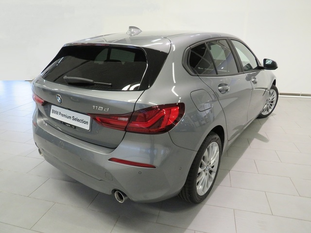 BMW Serie 1 118d color Gris. Año 2024. 110KW(150CV). Diésel. En concesionario Lugauto S.A. de Lugo