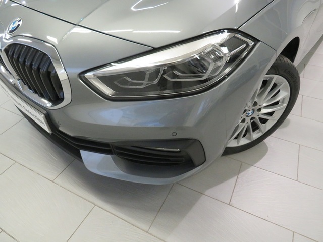 BMW Serie 1 118d color Gris. Año 2024. 110KW(150CV). Diésel. En concesionario Lugauto S.A. de Lugo