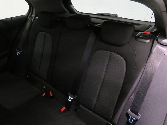 BMW Serie 1 118d color Gris. Año 2024. 110KW(150CV). Diésel. En concesionario Lugauto S.A. de Lugo