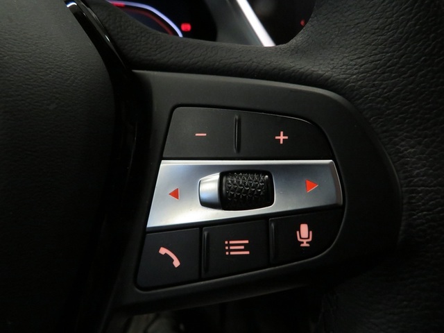 BMW Serie 1 118d color Gris. Año 2024. 110KW(150CV). Diésel. En concesionario Lugauto S.A. de Lugo