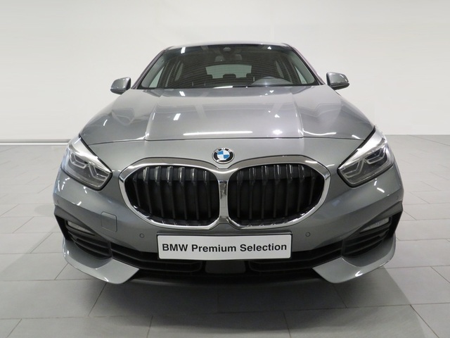 BMW Serie 1 118d color Gris. Año 2024. 110KW(150CV). Diésel. En concesionario Lugauto S.A. de Lugo