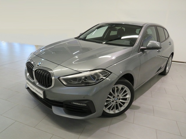 BMW Serie 1 118d color Gris. Año 2024. 110KW(150CV). Diésel. En concesionario Lugauto S.A. de Lugo