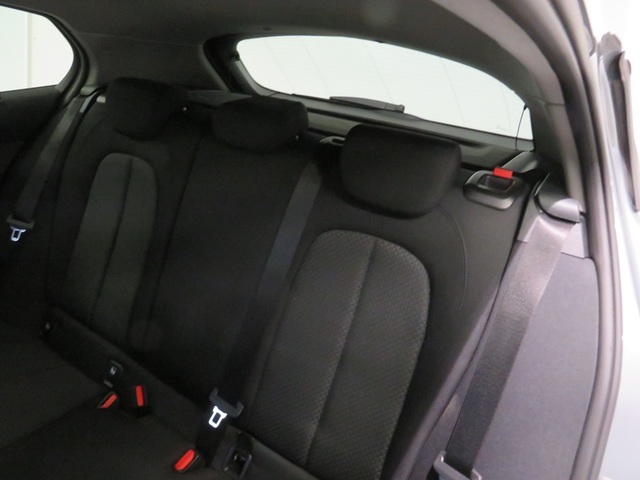 BMW Serie 1 118d color Gris. Año 2024. 110KW(150CV). Diésel. En concesionario Lugauto S.A. de Lugo