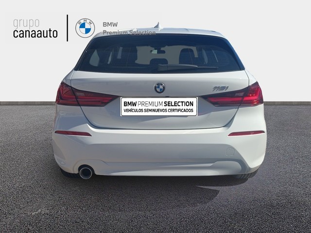 BMW Serie 1 118i color Blanco. Año 2021. 103KW(140CV). Gasolina. En concesionario TACO de Sta. C. Tenerife