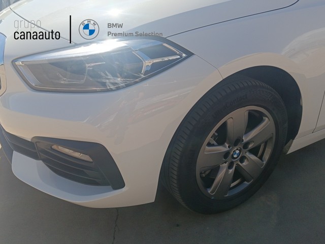 BMW Serie 1 118i color Blanco. Año 2021. 103KW(140CV). Gasolina. En concesionario TACO de Sta. C. Tenerife