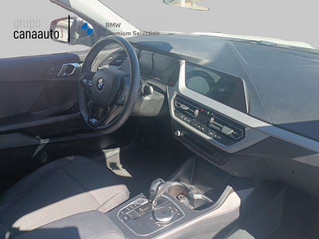 BMW Serie 1 118i color Blanco. Año 2021. 103KW(140CV). Gasolina. En concesionario TACO de Sta. C. Tenerife