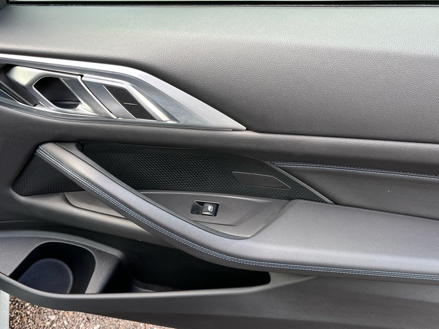 BMW Serie 4 420d Coupe color Gris. Año 2024. 140KW(190CV). Diésel. En concesionario Celtamotor Vigo de Pontevedra