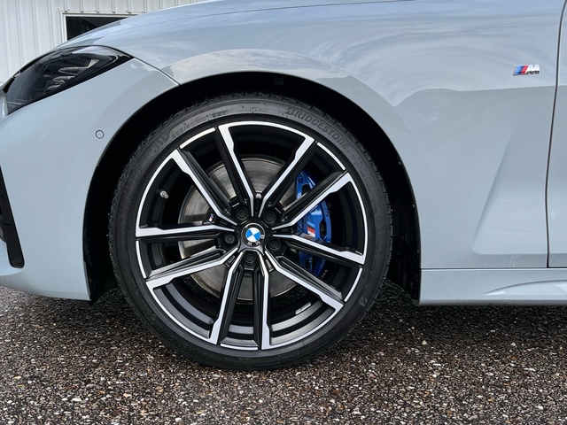 BMW Serie 4 420d Coupe color Gris. Año 2024. 140KW(190CV). Diésel. En concesionario Celtamotor Vigo de Pontevedra