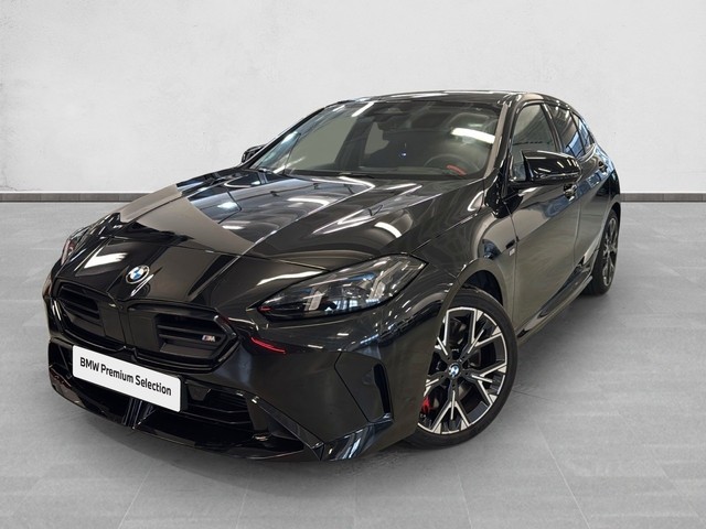 BMW Serie 1 M135i color Negro. Año 2025. 221KW(300CV). Gasolina. En concesionario Enekuri Motor de Vizcaya