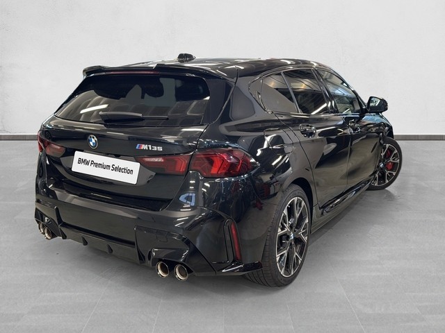 BMW Serie 1 M135i color Negro. Año 2025. 221KW(300CV). Gasolina. En concesionario Enekuri Motor de Vizcaya