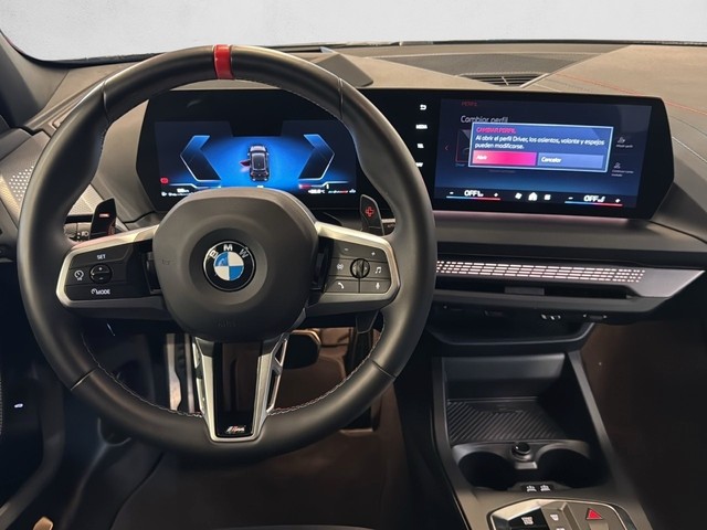 BMW Serie 1 M135i color Negro. Año 2025. 221KW(300CV). Gasolina. En concesionario Enekuri Motor de Vizcaya