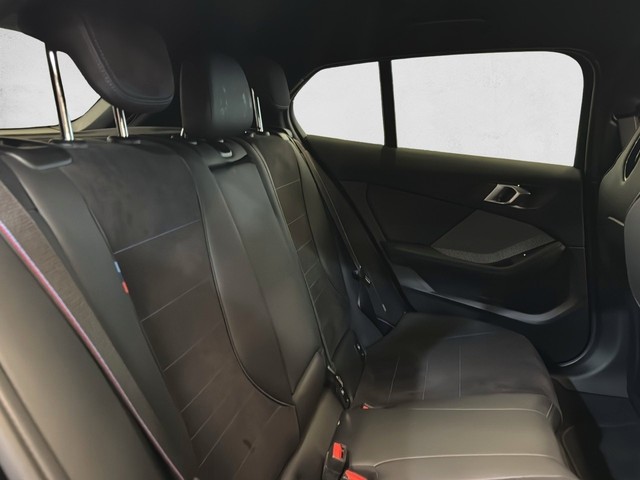 BMW Serie 1 M135i color Negro. Año 2025. 221KW(300CV). Gasolina. En concesionario Enekuri Motor de Vizcaya