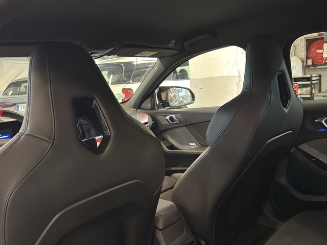 BMW Serie 1 M135i color Negro. Año 2025. 221KW(300CV). Gasolina. En concesionario Enekuri Motor de Vizcaya