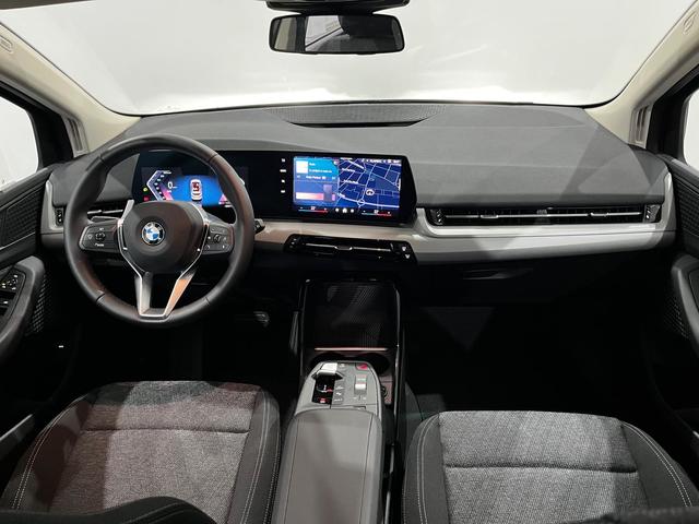 BMW Serie 2 218d Active Tourer color Blanco. Año 2024. 110KW(150CV). Diésel. En concesionario Unicars Ponent de Lleida