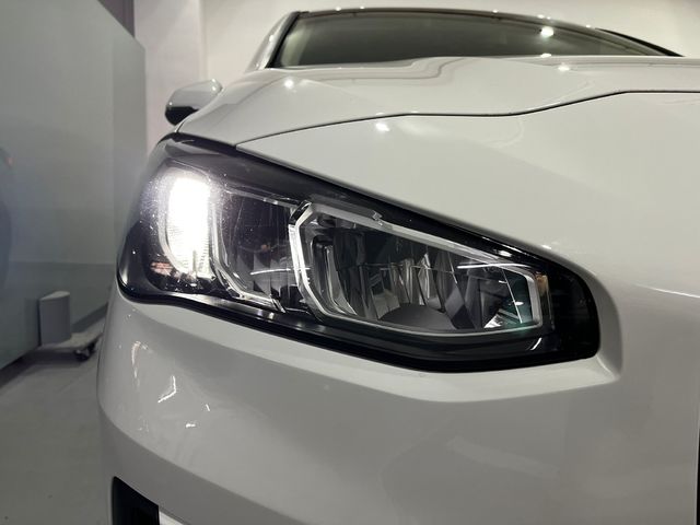 BMW Serie 2 218d Active Tourer color Blanco. Año 2024. 110KW(150CV). Diésel. En concesionario Unicars Ponent de Lleida