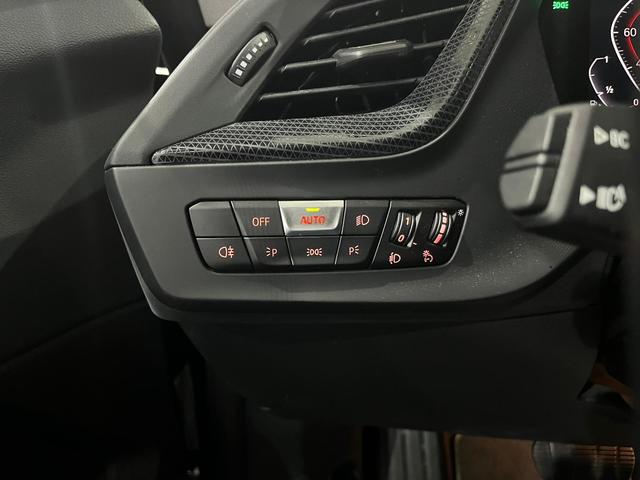 BMW Serie 2 218i Gran Coupe color Negro. Año 2024. 103KW(140CV). Gasolina. En concesionario Unicars Ponent de Lleida