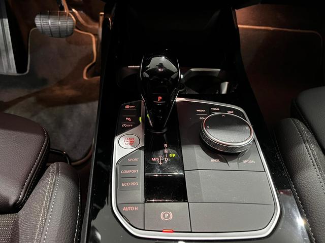 BMW Serie 2 218i Gran Coupe color Negro. Año 2024. 103KW(140CV). Gasolina. En concesionario Unicars Ponent de Lleida