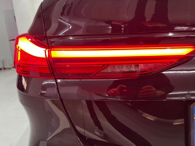 BMW Serie 2 218i Gran Coupe color Negro. Año 2024. 103KW(140CV). Gasolina. En concesionario Unicars Ponent de Lleida