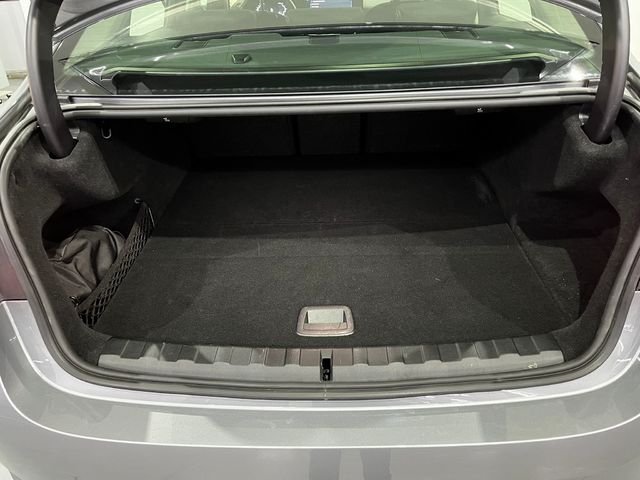 BMW Serie 3 320e color Gris. Año 2024. 150KW(204CV). Híbrido Electro/Gasolina. En concesionario Unicars Ponent de Lleida