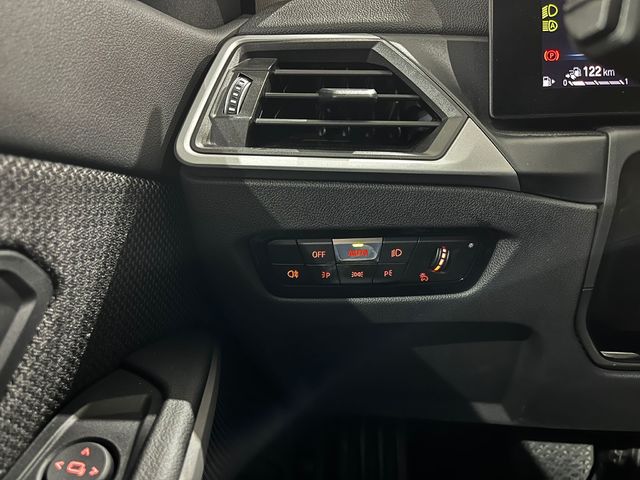 BMW Serie 3 320e color Gris. Año 2024. 150KW(204CV). Híbrido Electro/Gasolina. En concesionario Unicars Ponent de Lleida