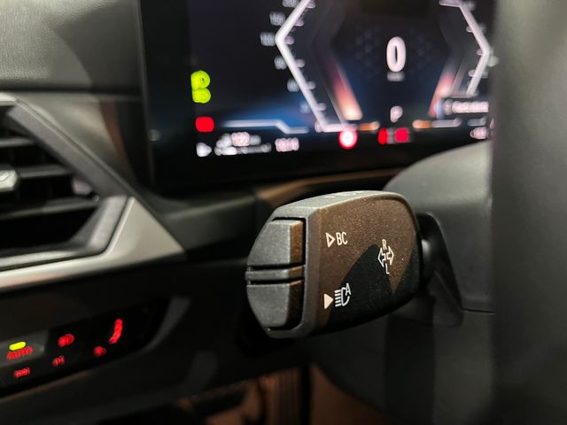 BMW Serie 3 320e color Gris. Año 2024. 150KW(204CV). Híbrido Electro/Gasolina. En concesionario Unicars Ponent de Lleida