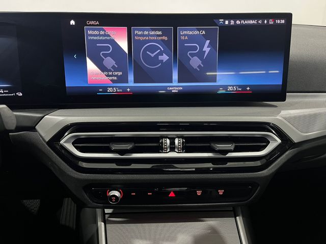 BMW Serie 3 320e color Gris. Año 2024. 150KW(204CV). Híbrido Electro/Gasolina. En concesionario Unicars Ponent de Lleida