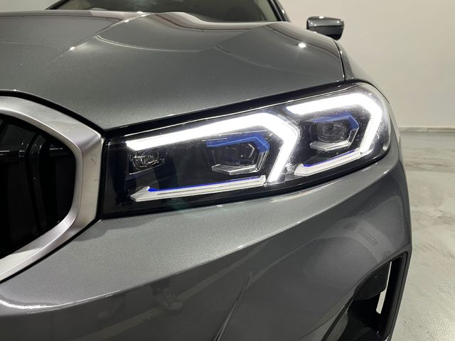 BMW Serie 3 320e color Gris. Año 2024. 150KW(204CV). Híbrido Electro/Gasolina. En concesionario Unicars Ponent de Lleida