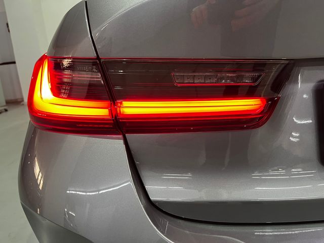 BMW Serie 3 320e color Gris. Año 2024. 150KW(204CV). Híbrido Electro/Gasolina. En concesionario Unicars Ponent de Lleida