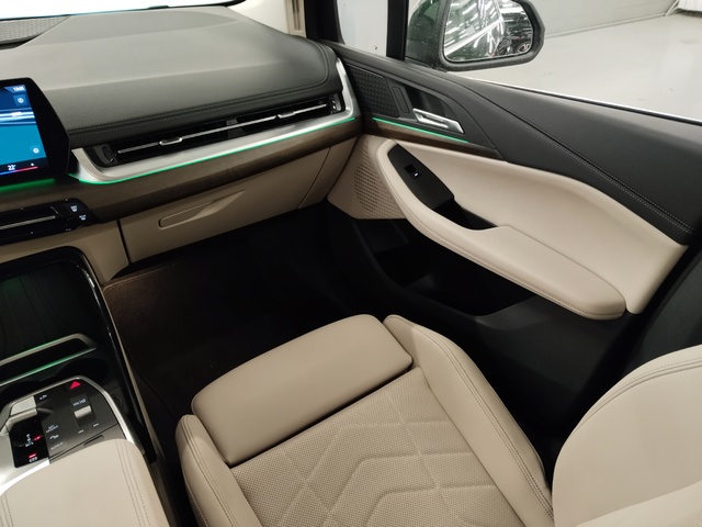 BMW Serie 2 218d Active Tourer color Verde. Año 2024. 110KW(150CV). Diésel. En concesionario Autoberón de La Rioja