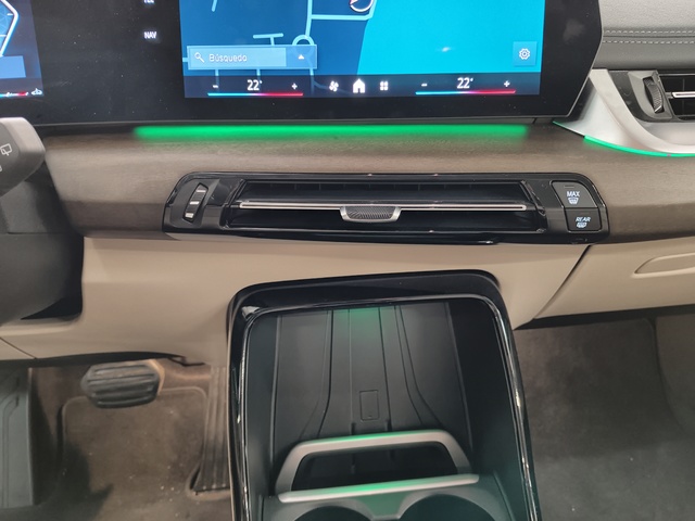 BMW Serie 2 218d Active Tourer color Verde. Año 2024. 110KW(150CV). Diésel. En concesionario Autoberón de La Rioja