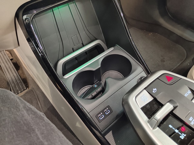 BMW Serie 2 218d Active Tourer color Verde. Año 2024. 110KW(150CV). Diésel. En concesionario Autoberón de La Rioja