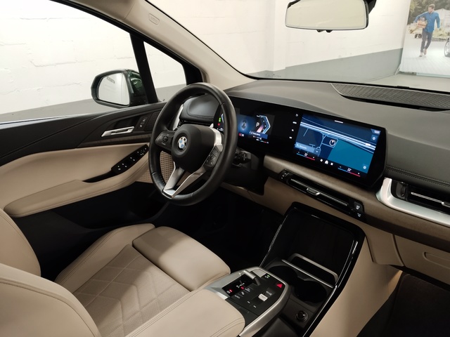 BMW Serie 2 218d Active Tourer color Verde. Año 2024. 110KW(150CV). Diésel. En concesionario Autoberón de La Rioja