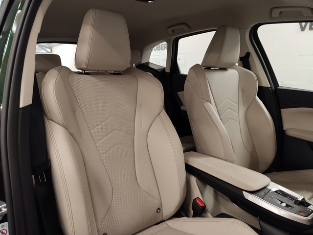 BMW Serie 2 218d Active Tourer color Verde. Año 2024. 110KW(150CV). Diésel. En concesionario Autoberón de La Rioja