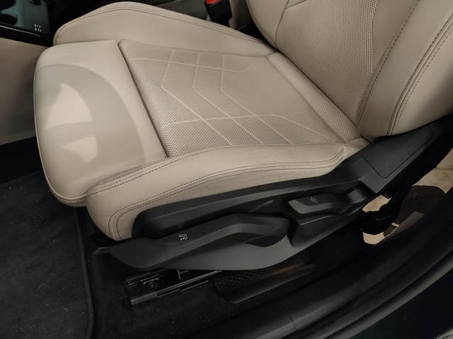 BMW Serie 2 218d Active Tourer color Verde. Año 2024. 110KW(150CV). Diésel. En concesionario Autoberón de La Rioja