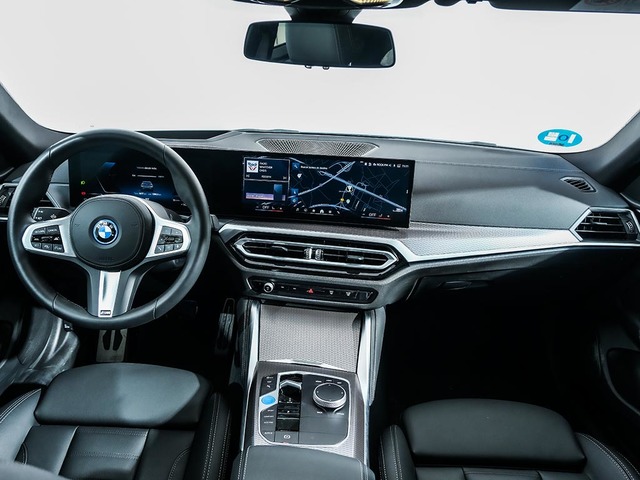 BMW i4 eDrive40 color Gris. Año 2024. 250KW(340CV). Eléctrico. En concesionario Oliva Motor Tarragona de Tarragona