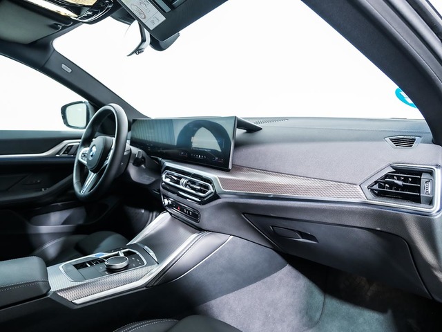 BMW i4 eDrive40 color Gris. Año 2024. 250KW(340CV). Eléctrico. En concesionario Oliva Motor Tarragona de Tarragona