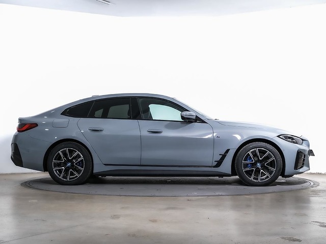 BMW i4 eDrive40 color Gris. Año 2024. 250KW(340CV). Eléctrico. En concesionario Oliva Motor Tarragona de Tarragona